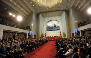 Intendente Flies anunció gestiones para instalar un cuadro de Magallanes en  edificio del Congreso y una plataforma petrolera en las aguas f