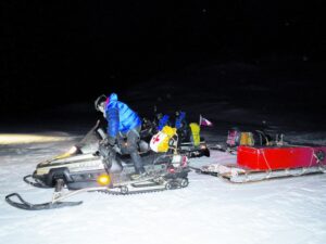 Personal de la Base O’Higgins realizó  exploración a refugio Boonen Rivera