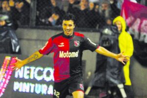 Ahora el dolor de cabeza en la U es el reemplazo de Mora