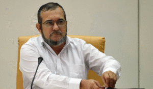 Líder de FARC evalúa aplazar la entrega de armas