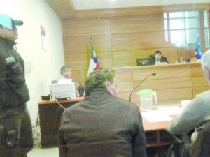 Ebrio intimidó a su mujer con un  cuchillo y amenazó con quemar casa