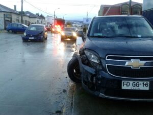 Vecinos piden solución ante seguidilla de accidentes en Armando Sanhueza con Maipú
