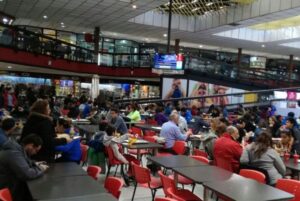 Comercio vuelve a llenarse tras término de paro en aduanas y salmoneras calculan pérdidas