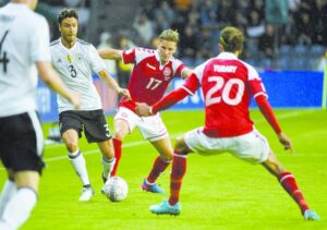 Alemania logra una preocupante igualdad ante Dinamarca