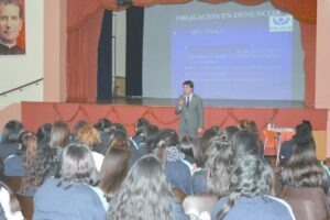 Alumnas del Instituto Sagrada Familia dialogaron con representante de la Fiscalía sobre temáticas de responsabilidad penal adolescente