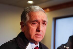 “Si ellos (los estudiantes) deponen la “toma”, nosotros bajamos el recurso”