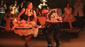 Aprende a bailar cueca antes del 18 de Septiembre