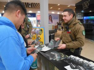 En el mall difunden postulaciones a la  Escuela de Formación de Carabineros