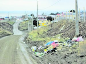 Mal estado de calle Carrera Pinto, basura y delincuencia amenazan a  los vecinos del Condominio San Ignacio
