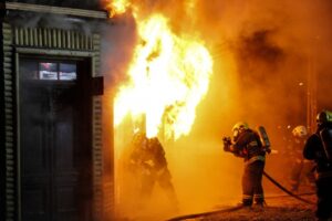 Fuego destruyó anoche antigua casona  del Barrio Croata de Punta Arenas