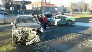 Colisión entre un radio patrulla de carabineros y un jeep argentino