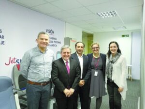 Alcaldes de Última Esperanza se reunieron con aerolínea JetSmart