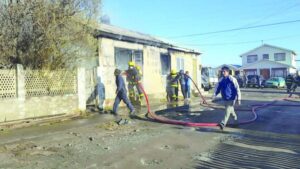 Incendio destruyó vivienda en Porvenir  dejando a dos familias damnificadas