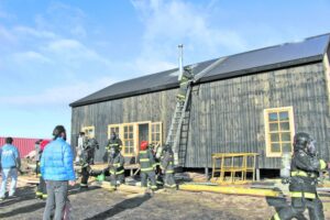 Caño en mal instalado originó incendio  de vivienda en Puerto Natales