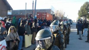 Un centenar de personas se manifestó tras la formalización de imputados por brutal golpiza en Puerto Natales