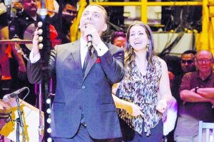 Cristian Castro le pide el divorcio a su esposa