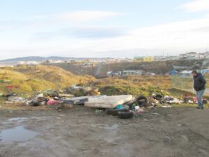 Crece el basural clandestino en las calles Prat y Miraflores