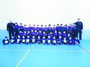 La escuela de fútbol está a cargo de José Hernández, quien junto a Hernán Muñoz trabajan con cerca de 50 niños y niñas.
