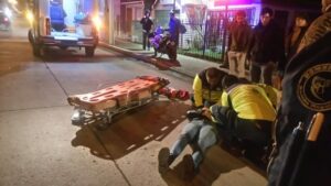 Joven lesionada tras caer de su motocicleta