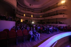 Teatro municipal José Bohr no cuenta con luminaria de emergencia