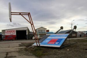 Rachas de viento de hasta 98 km/h   provocaron numerosos trastornos