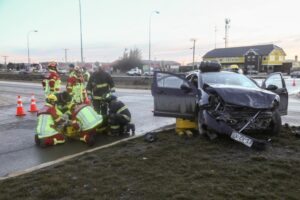 Mujer terminó con lesiones graves luego de violenta colisión en el “Cruce de la Muerte”