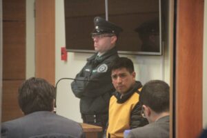 Imputado enfrenta juicio por apuñalar  a su “amigo” motivado por los celos