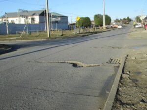 Una deteriorada Avenida España pone en riesgo la seguridad de los automovilistas