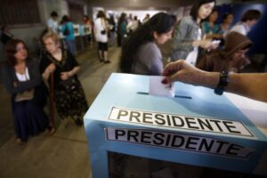 Piñeristas apuestan por primera vuelta y oficialismo cree que pasarán a la segunda