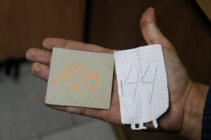 Conflicto entre nuevos y antiguos vendedores ocasionó tres días de espera en la calle
