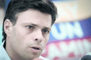 Leopoldo López tiene prohibido transmitir información