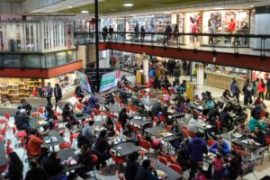 Público y locatarios satisfechos por extensión horaria en Zona Franca