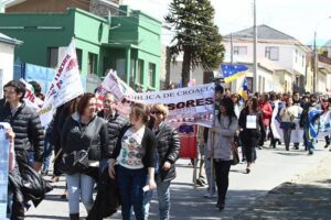 Profesores magallánicos marchan en rechazo a Nueva Educación Pública