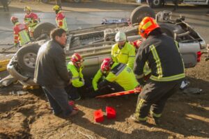 Milagrosa salvada de familia argentina que volcó en la ruta: mujer debió ser rescatada
