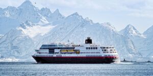 El gran fenómeno de  los viajes a la Antártica por aire y por mar