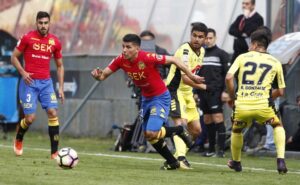 Se tiñe de rojo: Unión Española líder del Transición