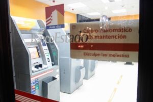 Comunidad molesta por cierre de cajeros en horario nocturno