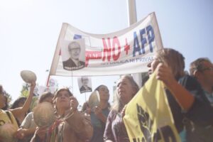Arrecian críticas a la reforma de pensiones presentada por la Presidenta Michelle Bachelet
