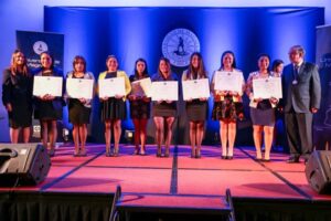 Se titularon las primeras ocho educadoras de párvulos del Centro Universitario de Coyhaique