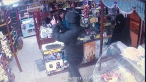 Ola de asaltos: ahora con pistola atacaron almacén en Población Manuel Chaparro