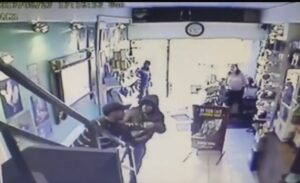 Delincuentes asaltaron cibercafé  en pleno centro de Punta Arenas