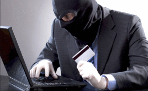 Hasta cinco años de cárcel arriesgan dos imputados por comprar con tarjeta robada