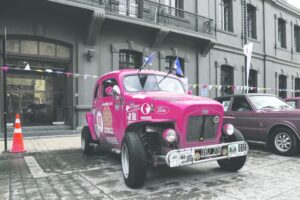 Alrededor de 60 autos participan en el Rally del Estrecho