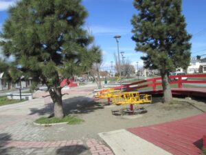 Plazas en memoria a víctimas de protestas por el alza del gas se mantienen en buen estado