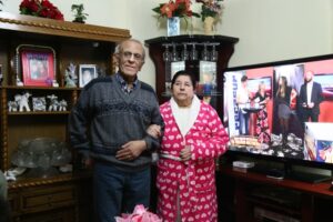 Pareja de adultos mayores se llevó el Suzuki que regaló El Pingüino