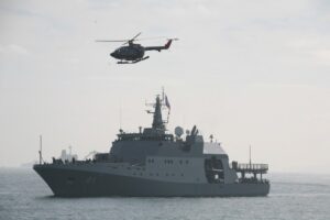 Comandante de Marines (EEUU) conoció el entrenamiento de Armada de Chile en clima extremo magallánico