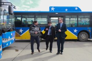 Evalúan habilitar terraplenes en paraderos para facilitar acceso de sillas de rueda a buses