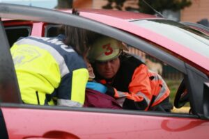 Mujer resultó con lesiones leves tras colisión de mediana energía