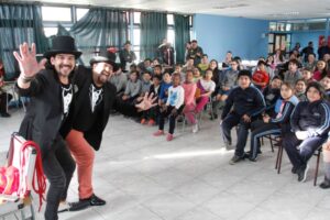 Escuela Argentina disfrutó de la magioterapia y risoterapia