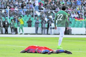 La peor doble fecha eliminatoria  de Chile tuvo su clímax en La Paz